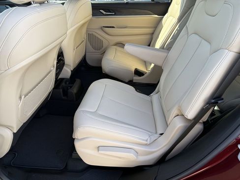 New 2025 Jeep Grand Cherokee L Limited w/ Luxury Tech Group II image 24