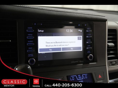 Used 2018 Toyota Sienna XLE Premium AWD/4WD image 12