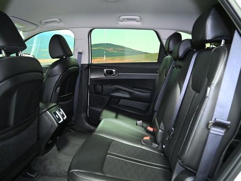 Used 2025 Kia Sorento S image 46
