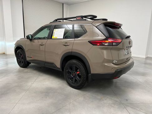 Used 2025 Nissan Rogue SV AWD/4WD image 5
