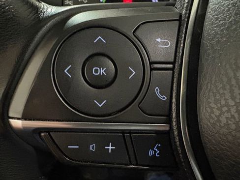 Used 2020 Toyota Camry XLE image 8