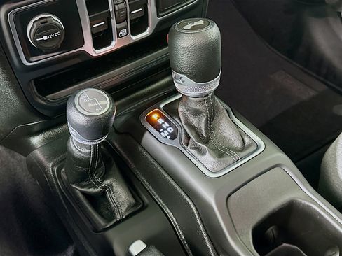 Used 2025 Jeep Wrangler Sport S image 23