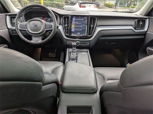 Used 2020 Volvo XC60 T5 Momentum image 20