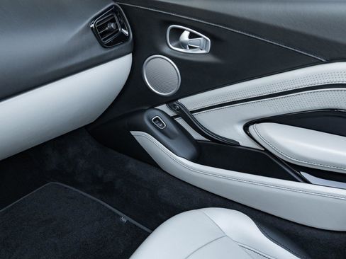 Used 2021 Aston Martin V8 Vantage Roadster image 43