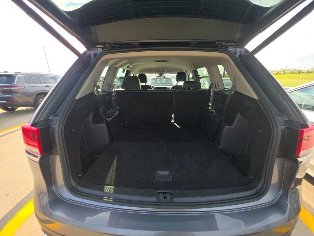 Used 2025 Volkswagen Atlas SE AWD/4WD image 7