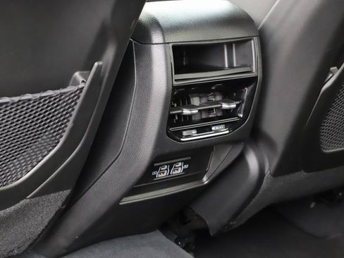 Used 2023 Jeep Grand Cherokee Laredo image 17