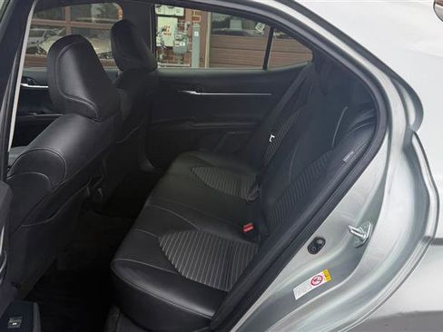 Used 2018 Toyota Camry SE image 19