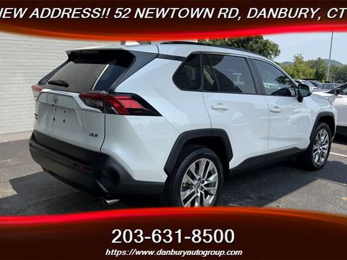 Used 2022 Toyota RAV4 XLE Premium FWD image 5