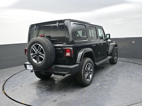 Used 2023 Jeep Wrangler Sahara w/ Cold Weather Group image 11
