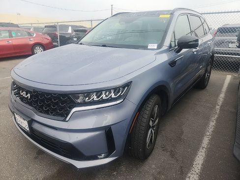 Certified 2022 Kia Sorento S w/ Panoramic Sunroof Package FWD image 4