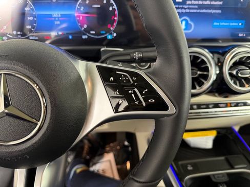 Certified 2025 Mercedes-Benz GLB 250 4MATIC image 17