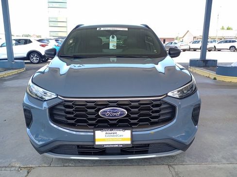Used 2025 Ford Escape ST-Line w/ Tech Pack #1 FWD image 8