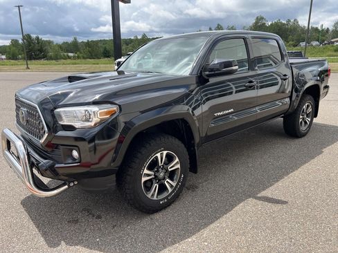Used 2019 Toyota Tacoma TRD Sport AWD/4WD image 12