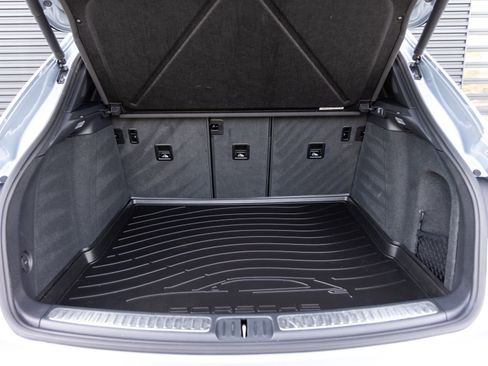Certified 2025 Porsche Macan AWD/4WD image 28
