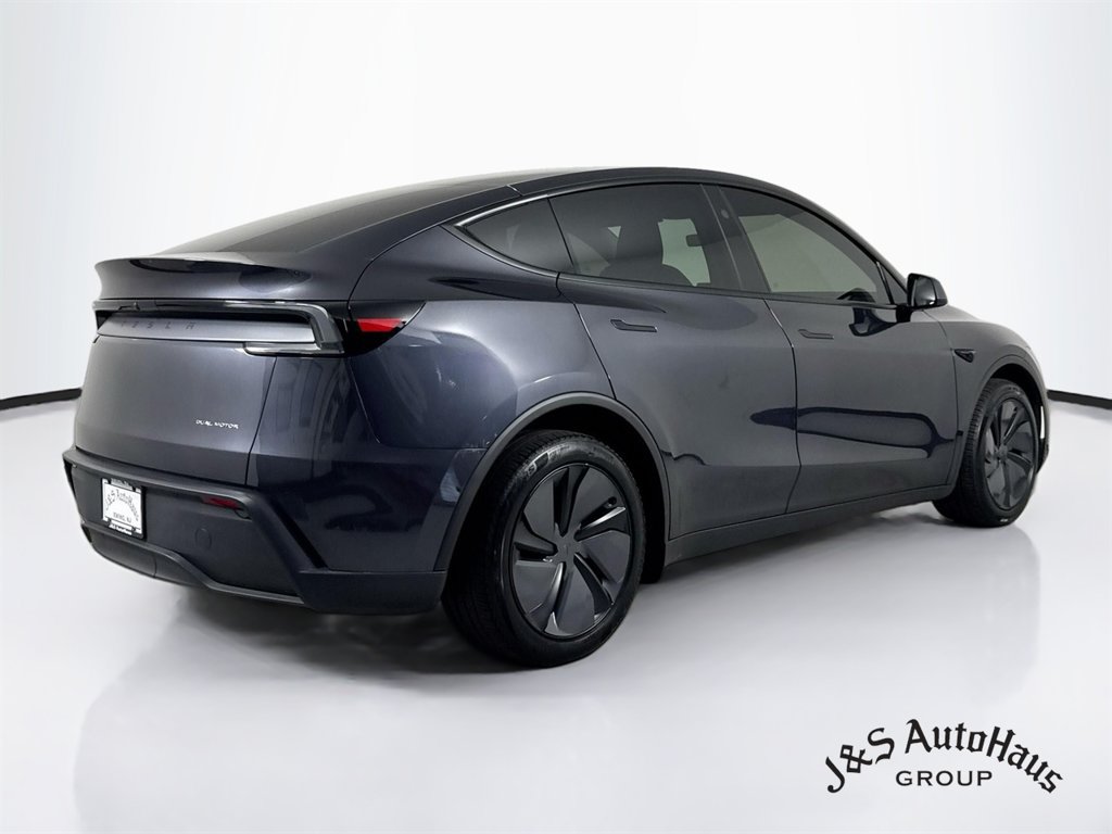 Used 2026 Tesla Model Y AWD image 7