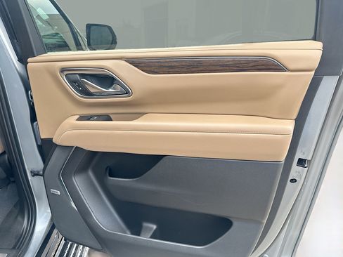 Used 2023 Chevrolet Suburban Premier RWD image 31