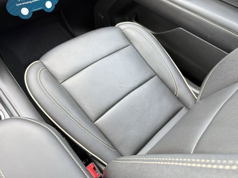 Used 2023 GMC Yukon SLT w/ SLT Luxury Package image 32