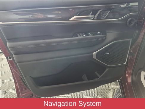 Used 2024 Jeep Wagoneer 4WD w/ Premium Group I image 11