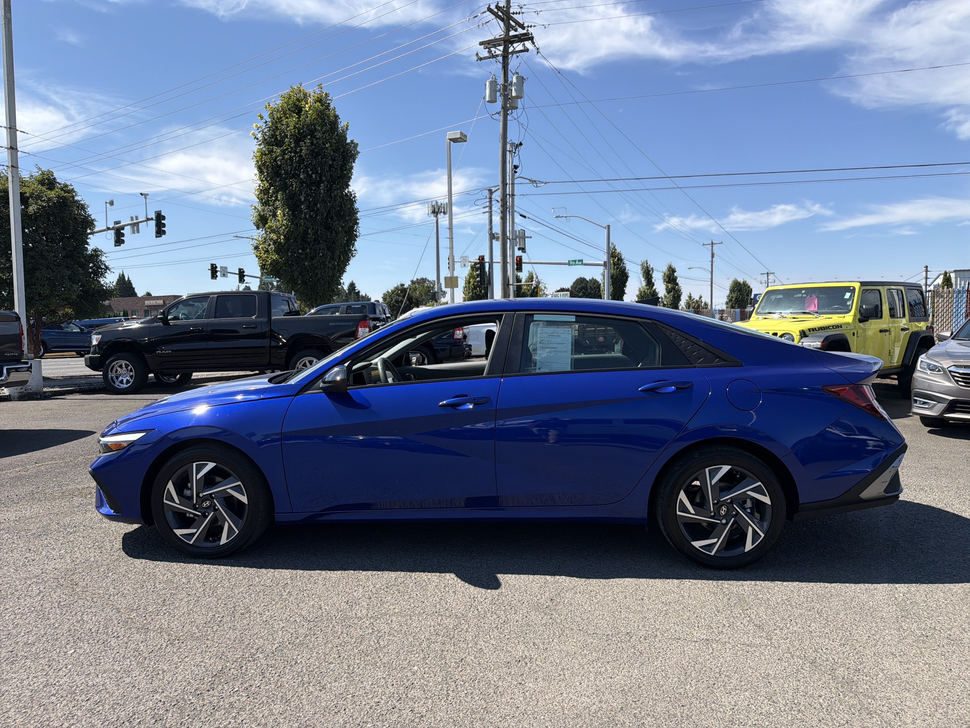Used 2025 Hyundai Elantra Sport FWD image 2