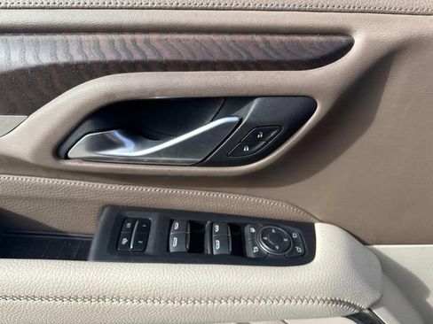 Used 2022 GMC Yukon Denali w/ Denali Premium Package image 25