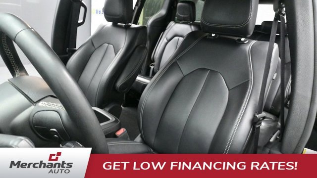 Used 2025 Chrysler Pacifica Select FWD image 31