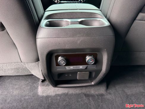 Used 2025 Chevrolet Traverse LT w/ Driver Confidence Package FWD image 19