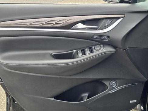 Used 2023 Buick Enclave Avenir w/ Avenir Technology Package image 20