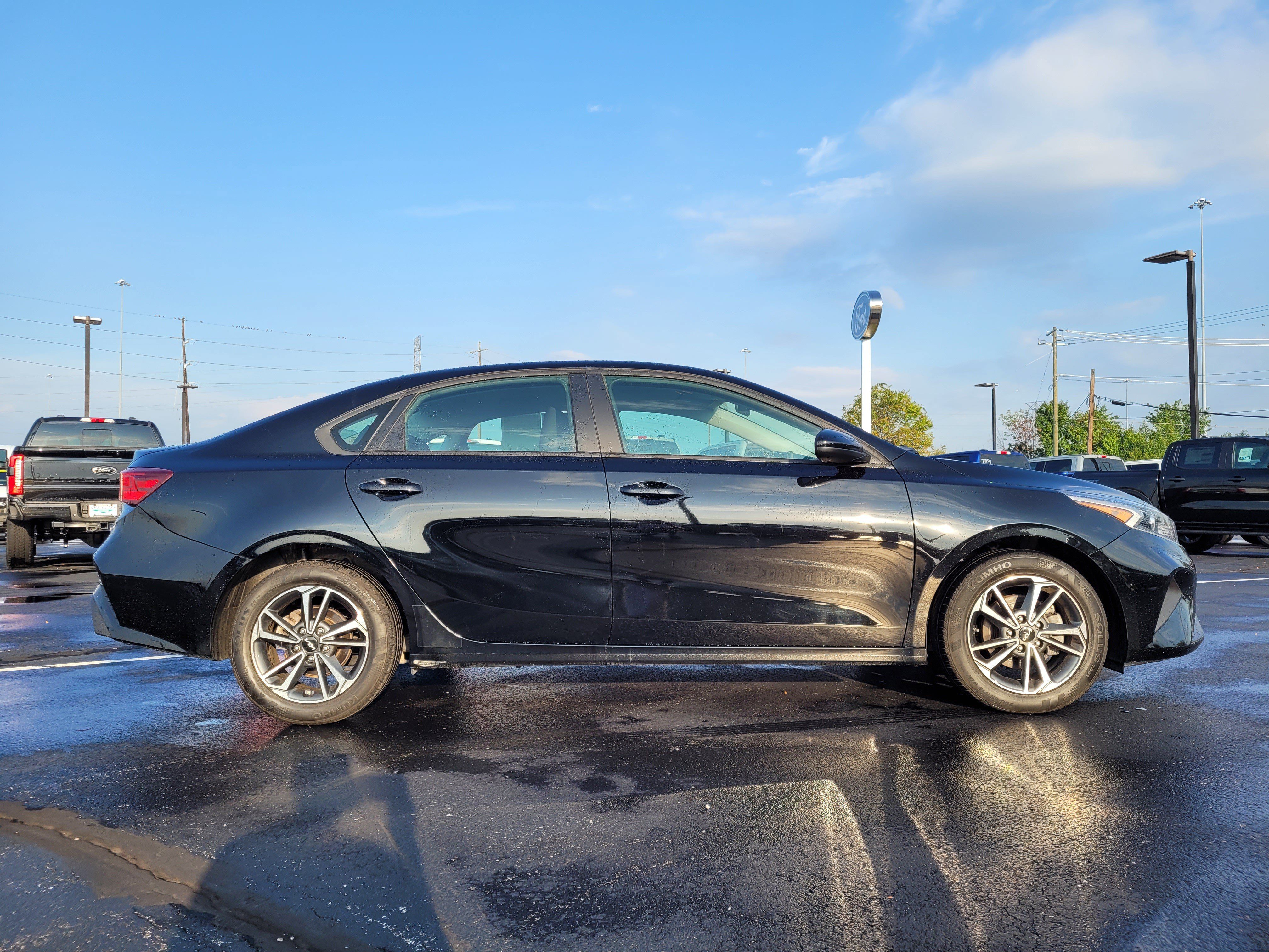 Used 2023 Kia Forte LXS FWD image 2