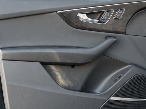 Used 2022 Audi Q8 Premium Plus w/ Premium Plus Package image 23