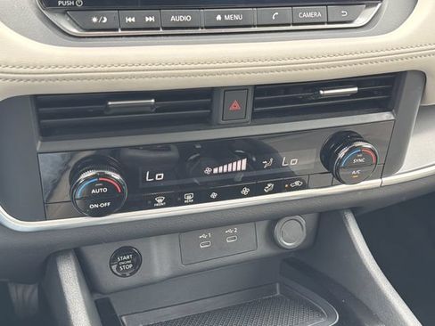 Used 2025 Nissan Rogue SV FWD image 12