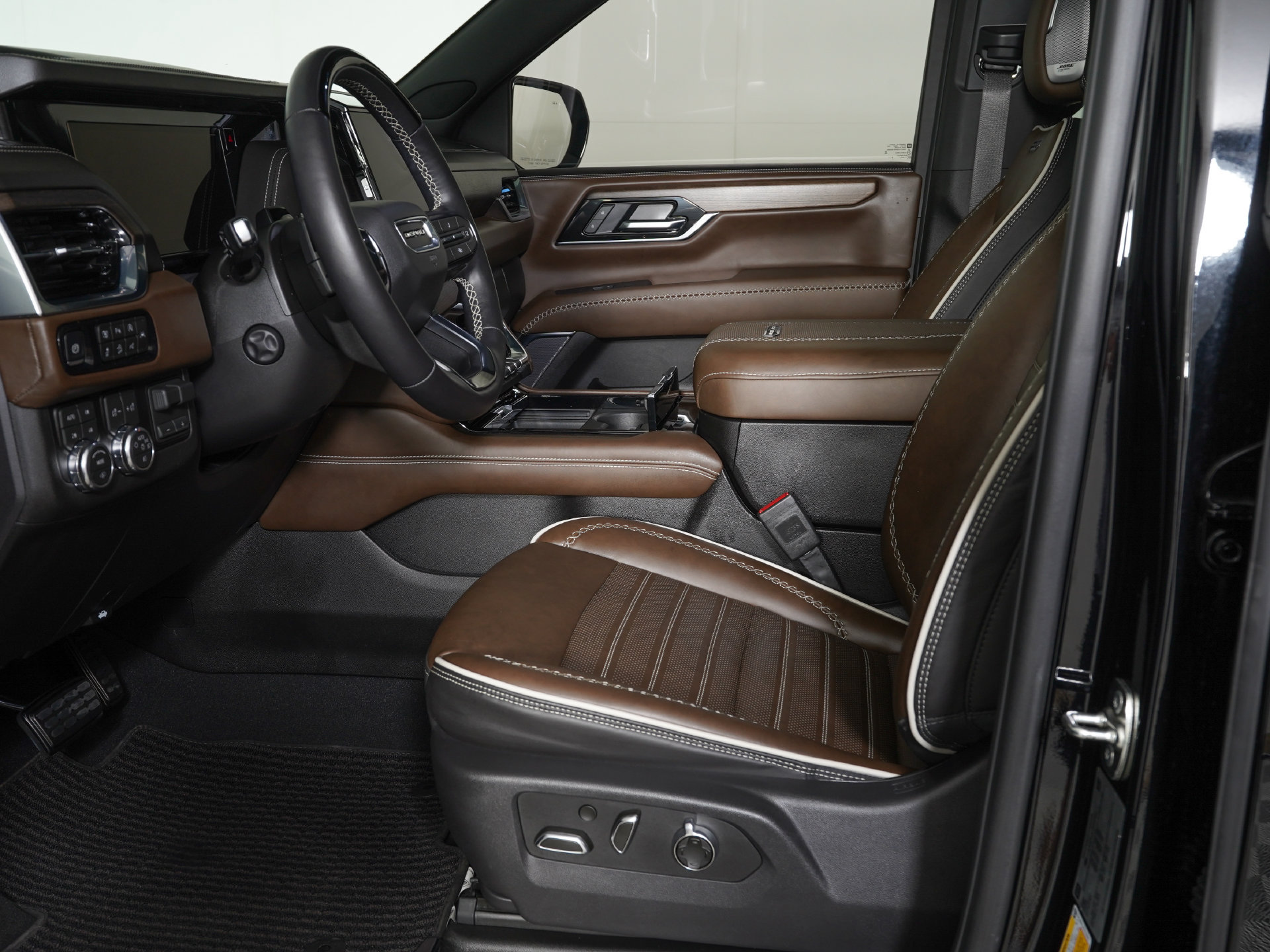Used 2026 GMC Yukon Denali Ultimate AWD/4WD image 17