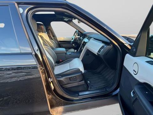 Used 2023 Land Rover Discovery Metropolitan Edition image 27