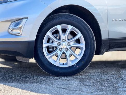 Used 2021 Chevrolet Equinox LT image 2