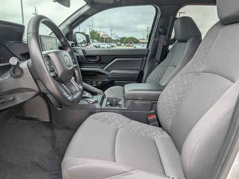 Used 2025 Toyota Tacoma SR AWD/4WD image 27