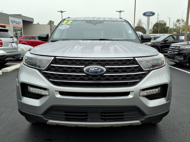 Used 2022 Ford Explorer XLT w/ Equipment Group 202A AWD/4WD image 2