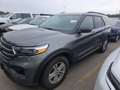 Used 2023 Ford Explorer XLT AWD/4WD image 1