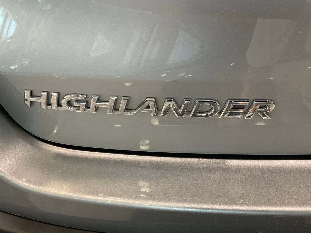 Used 2018 Toyota Highlander XLE AWD/4WD image 27