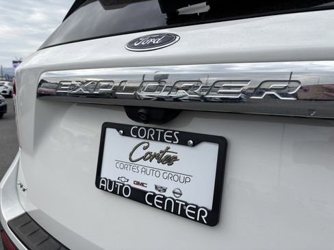 Used 2022 Ford Explorer XLT AWD/4WD image 11