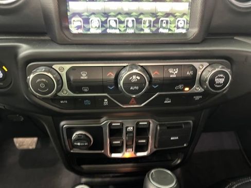 Used 2023 Jeep Wrangler Unlimited Sahara image 23