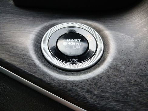 Used 2024 Jeep Grand Cherokee L Limited w/ Luxury Tech Group II image 17