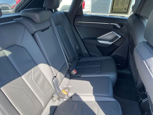 Used 2024 Audi Q3 2.0T Premium image 27