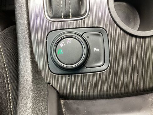 Used 2018 GMC Acadia SLT w/ LPO, Black Accent Package FWD image 61