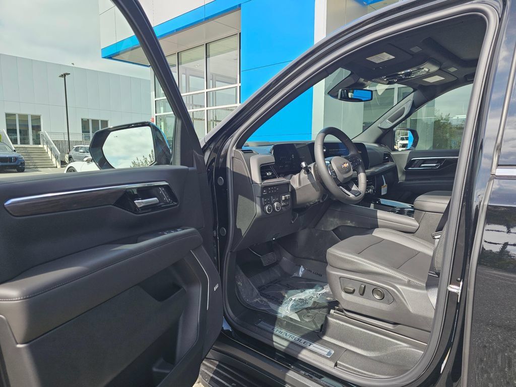 New 2026 Chevrolet Suburban LT w/ Comfort Package AWD/4WD image 23