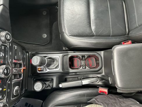 Used 2020 Jeep Gladiator Overland image 13