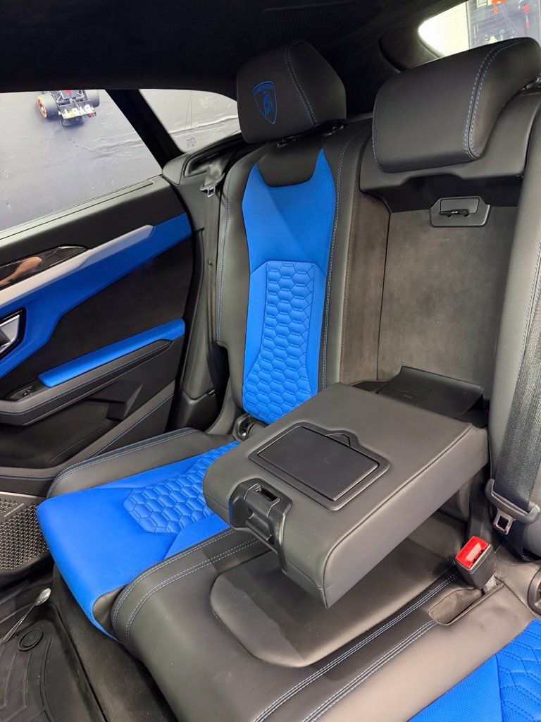 Used 2020 Lamborghini Urus AWD/4WD image 30