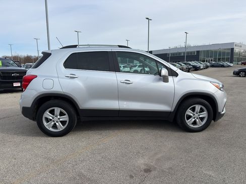 Used 2019 Chevrolet Trax LT w/ LT Convenience Package image 4