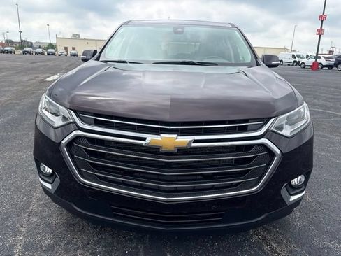 Used 2021 Chevrolet Traverse LT FWD image 2