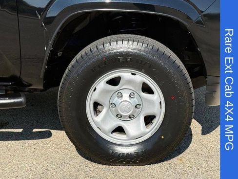Used 2022 Toyota Tacoma SR AWD/4WD image 9