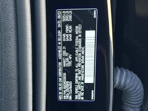 Used 2024 Volvo XC40 B5 Plus image 31