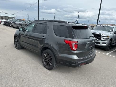 Used 2018 Ford Explorer XLT w/ Equipment Group 202A image 10